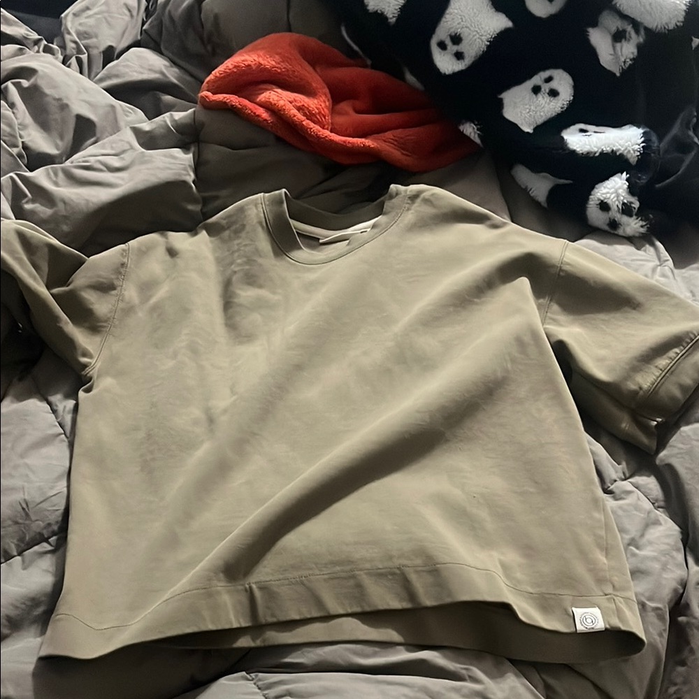 Men’s workout tan tee